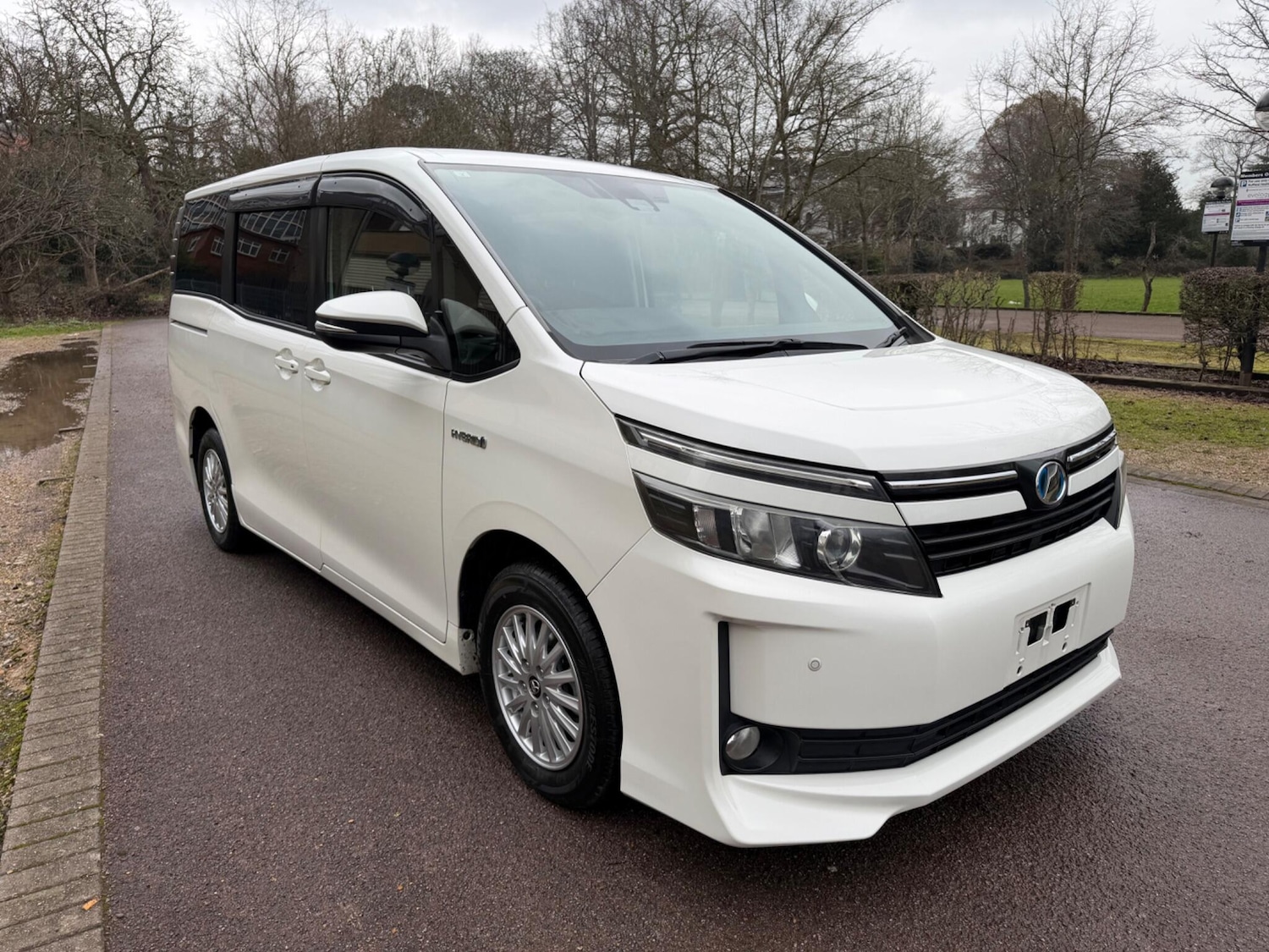 Used Toyota Voxy for sale - 77411979: Photo 24