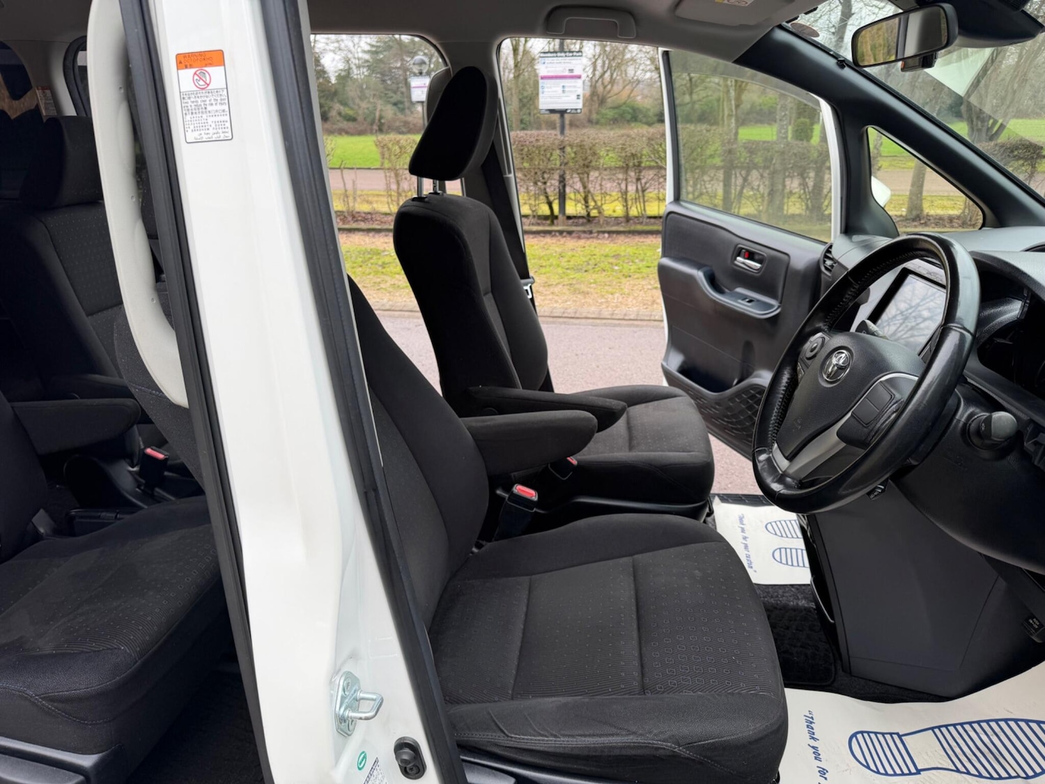 Used Toyota Voxy for sale - 77411979: Photo 33