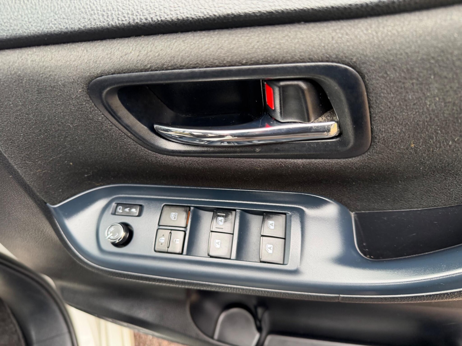 Used Toyota Voxy for sale - 77411979: Photo 34