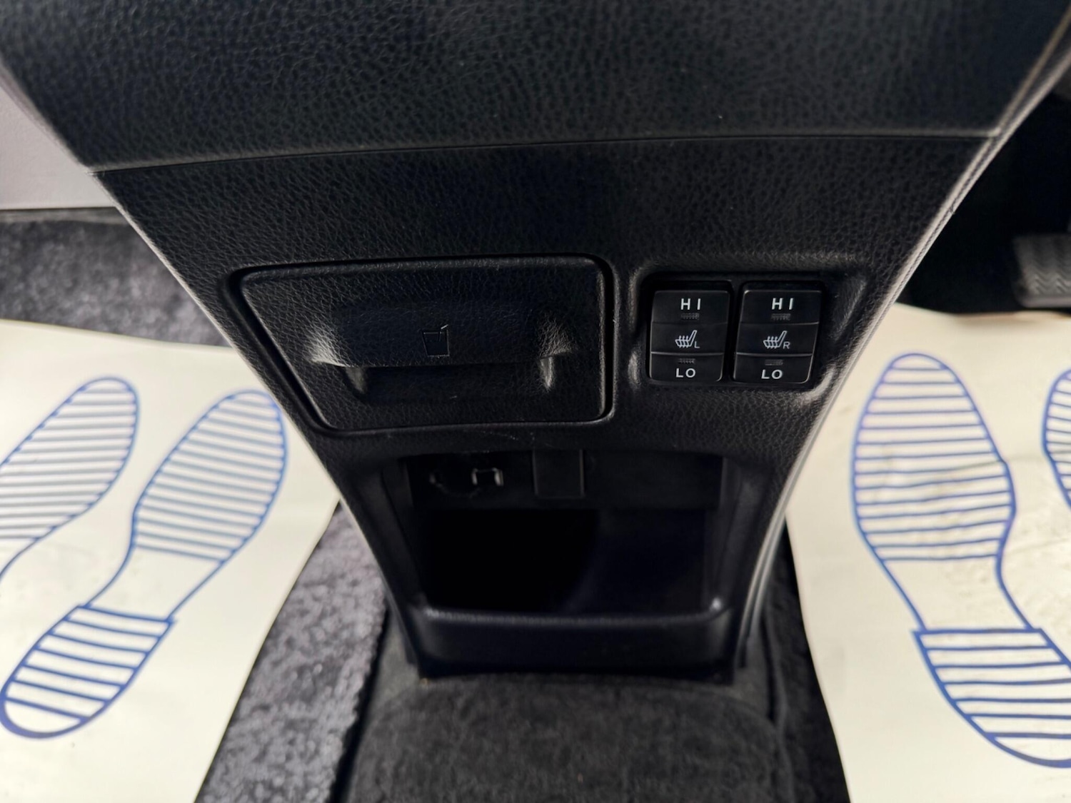 Used Toyota Voxy for sale - 77411979: Photo 36