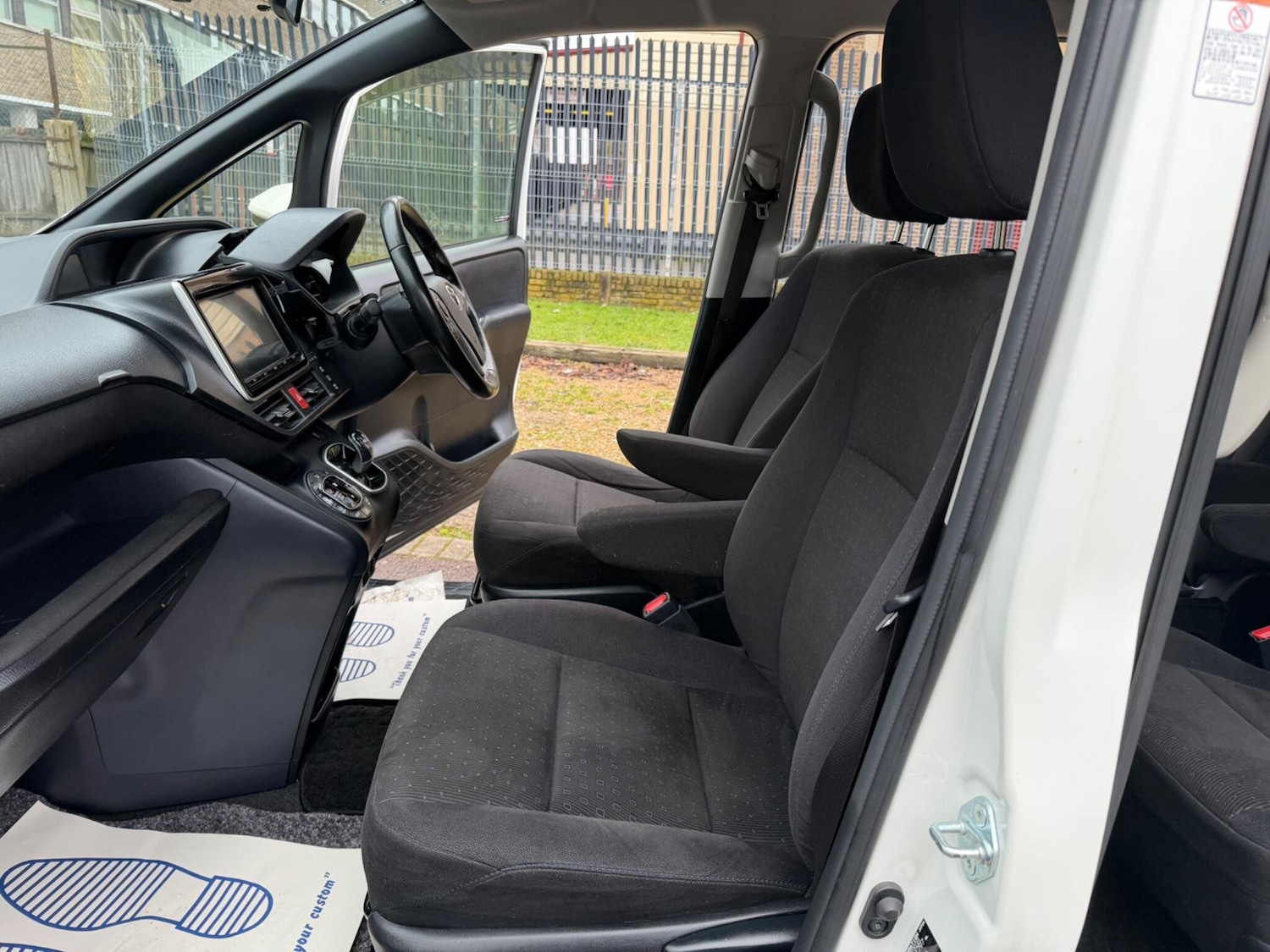 Used Toyota Voxy for sale - 77411979: Photo 40