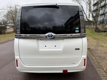 Used Toyota Voxy 2017 for sale - 77411979: Photo