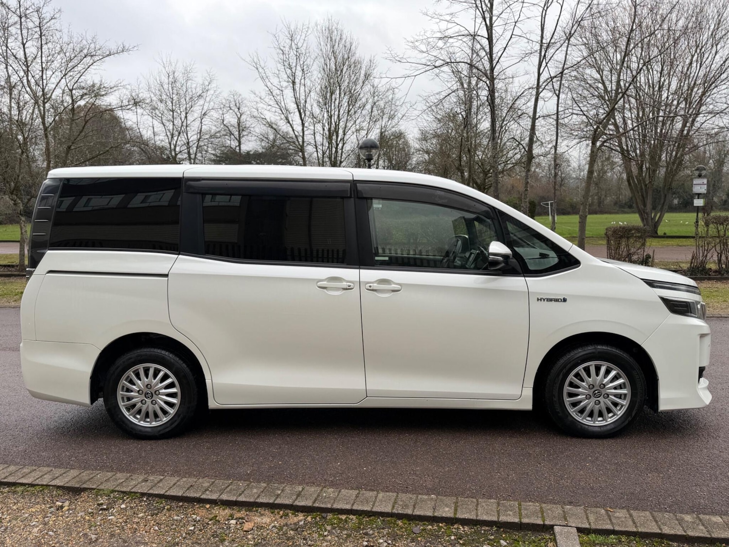 Used Toyota Voxy for sale - 77411979: Photo 5