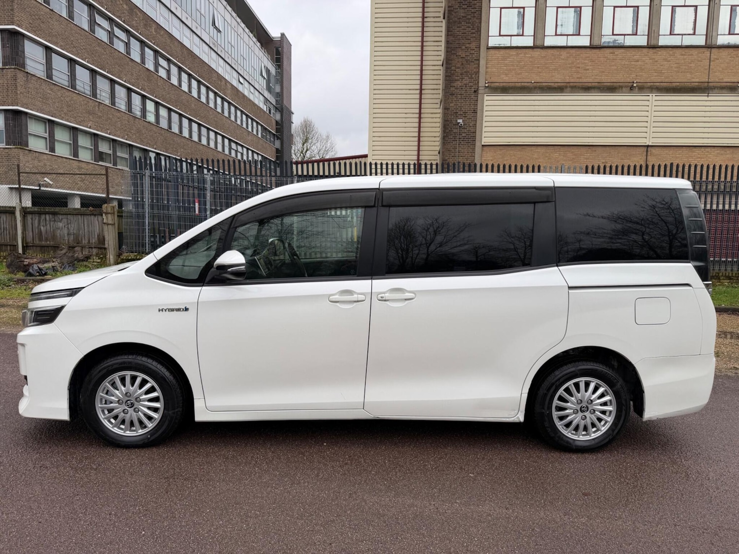 Used Toyota Voxy for sale - 77411979: Photo 7