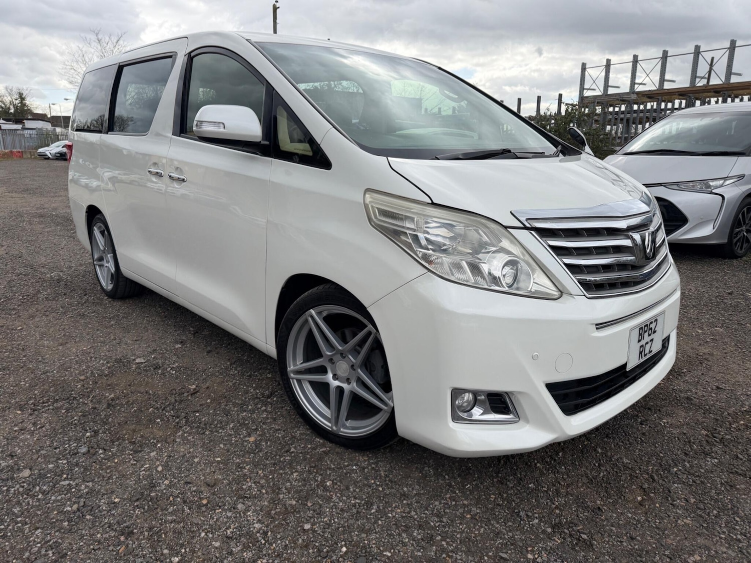 Used Toyota Alphard for sale - 78101499: Photo 2