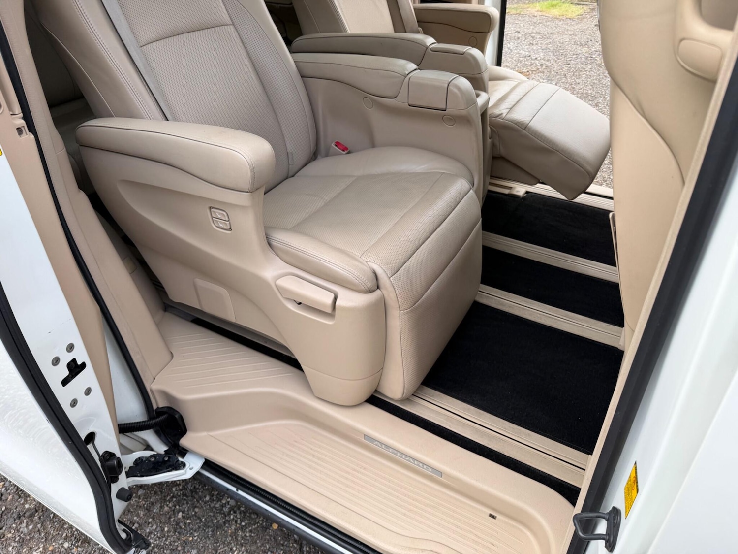 Used Toyota Alphard for sale - 78101499: Photo 34