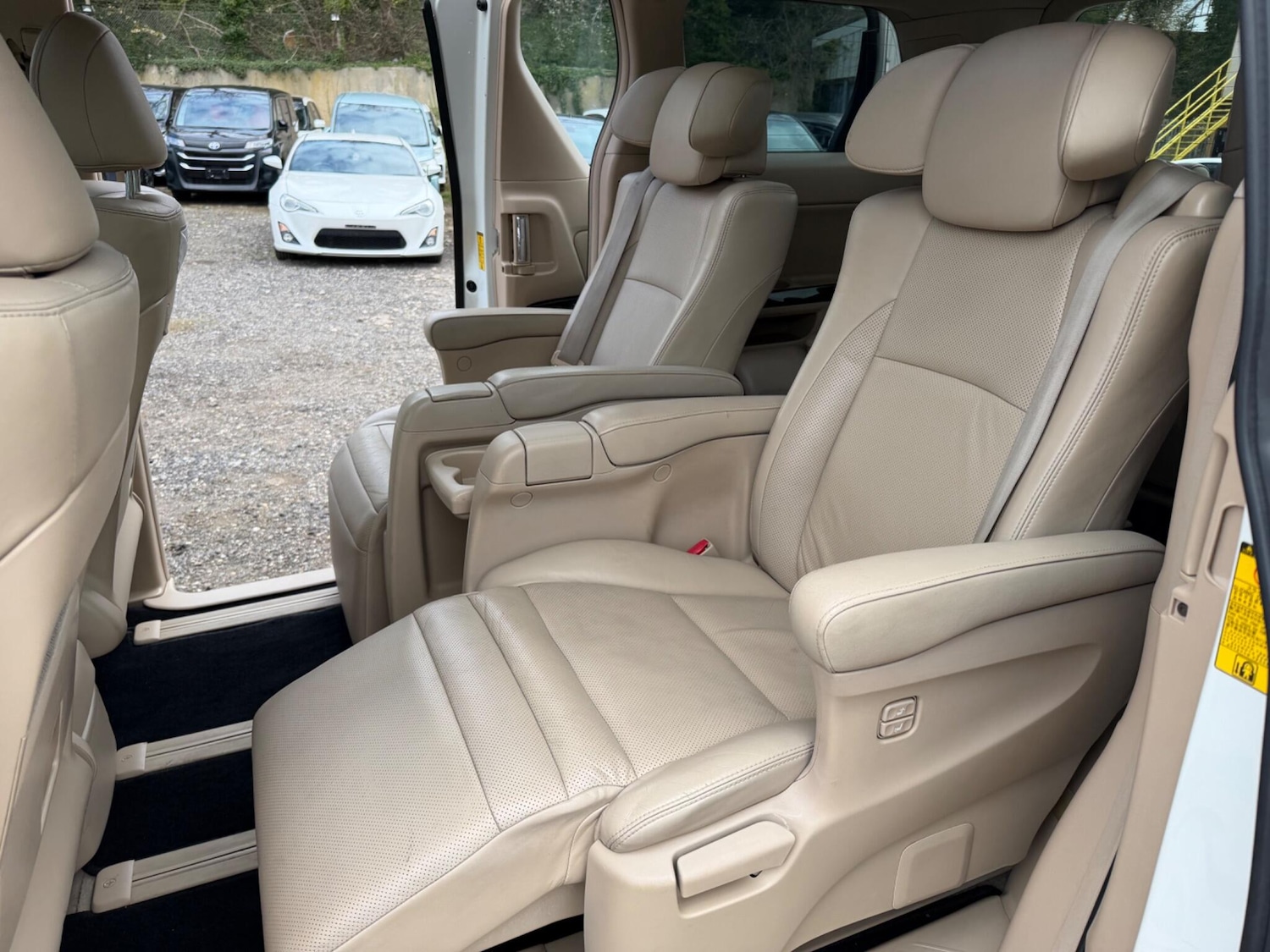 Used Toyota Alphard for sale - 78101499: Photo 7