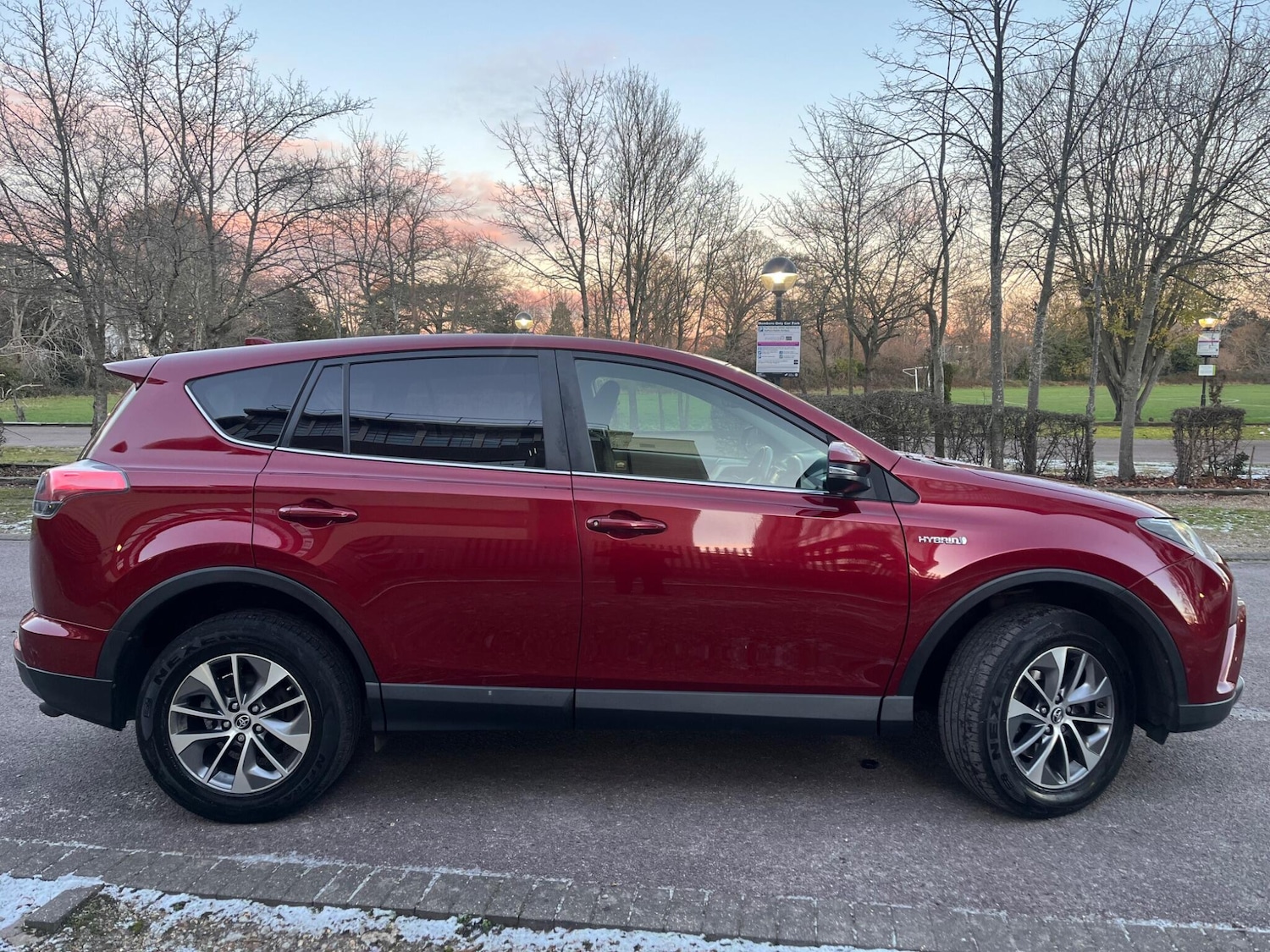Used Toyota RAV4 2018 for sale - 77101826: Photo 3