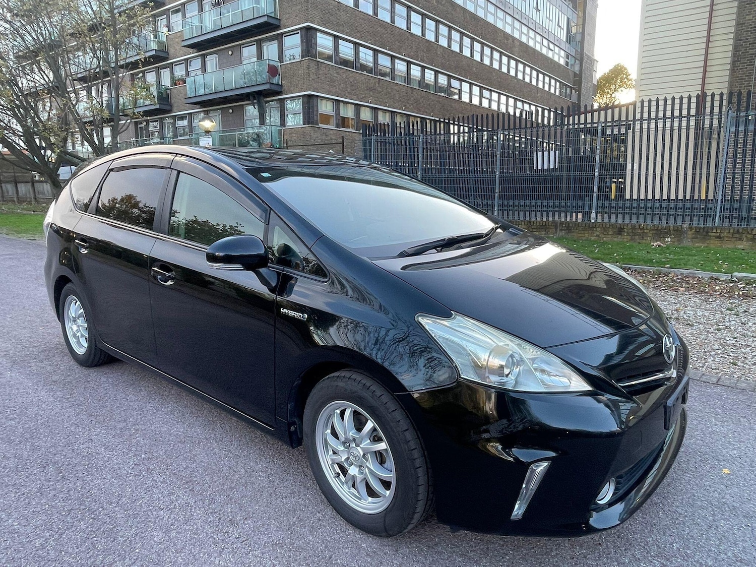 Used Toyota Prius+ for sale - 76538244: Photo 1