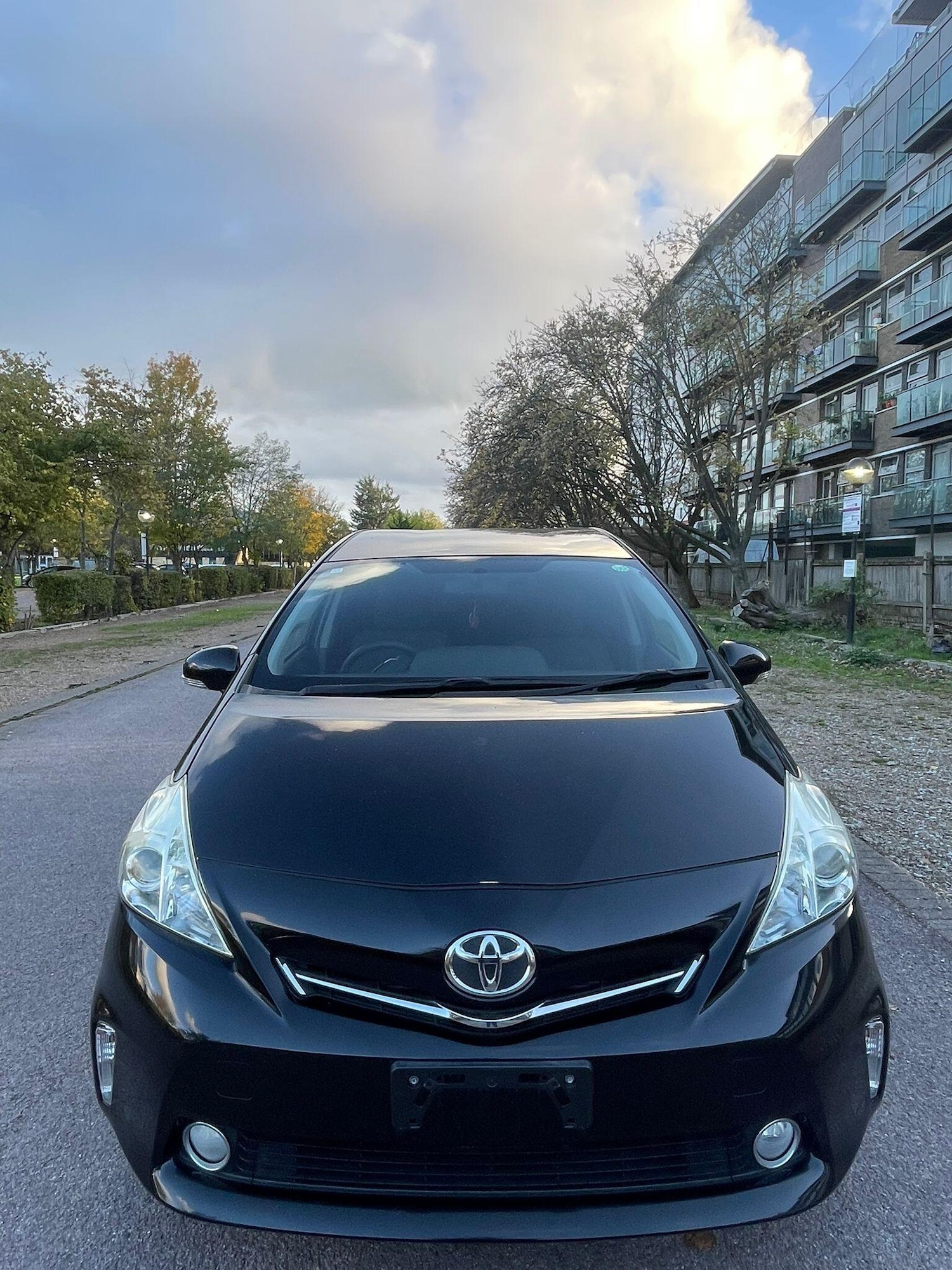 Used Toyota Prius+ for sale - 76538244: Photo 2