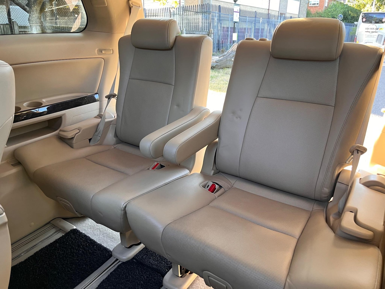 Used Toyota Alphard 2023 for sale - 76965370: Photo 10
