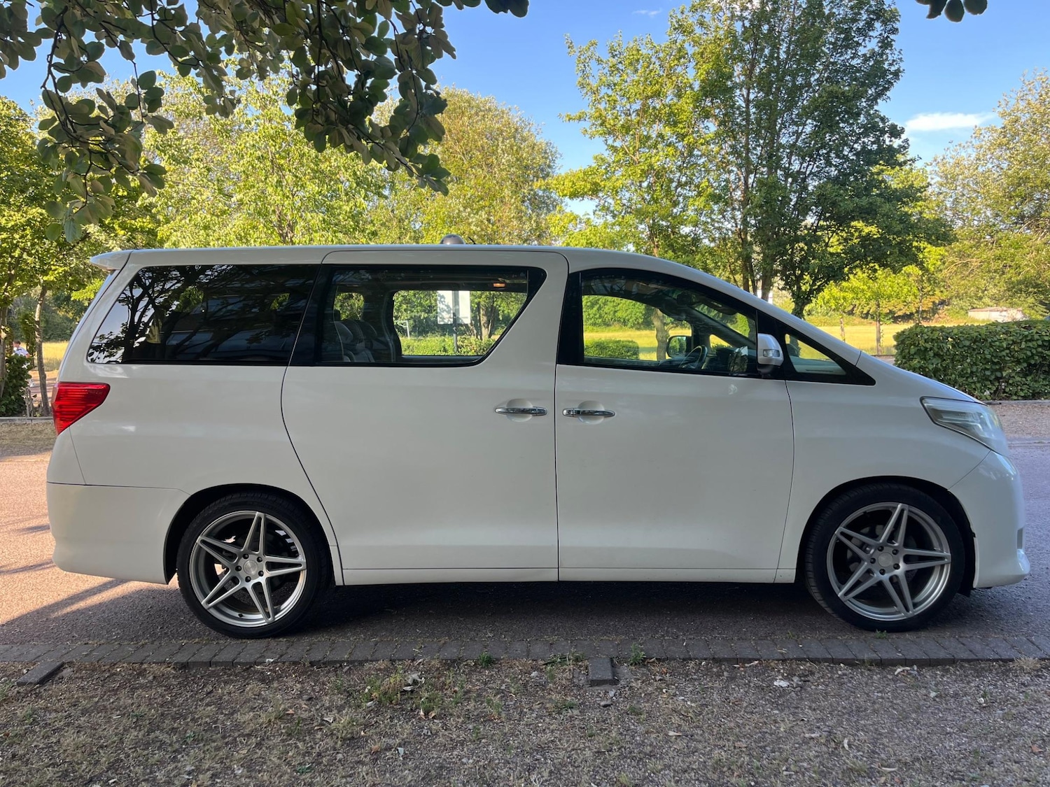 Used Toyota Alphard 2023 for sale - 76965370: Photo 12