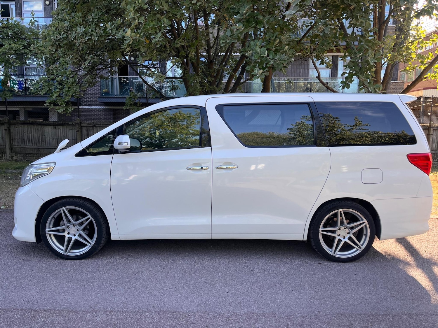 Used Toyota Alphard 2023 for sale - 76965370: Photo 19