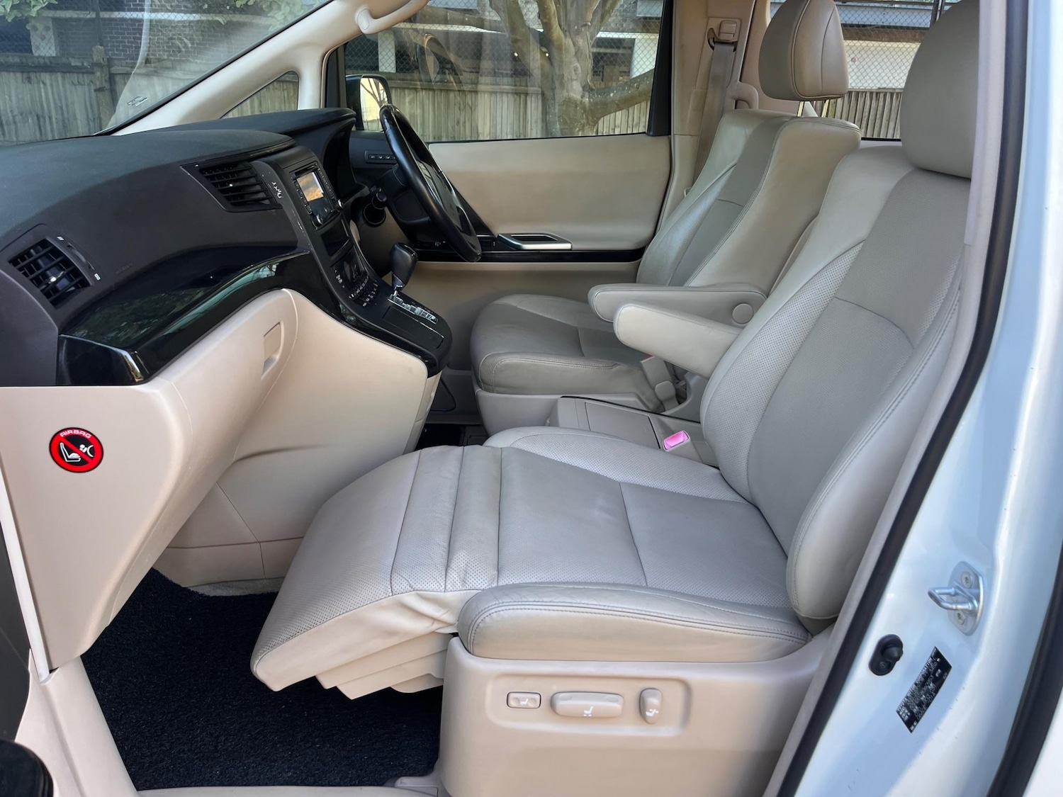 Used Toyota Alphard 2023 for sale - 76965370: Photo 21