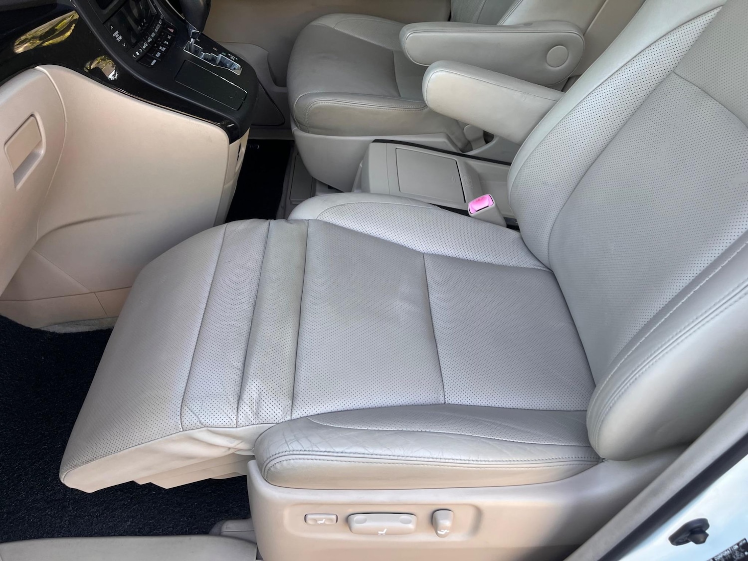 Used Toyota Alphard 2023 for sale - 76965370: Photo 22