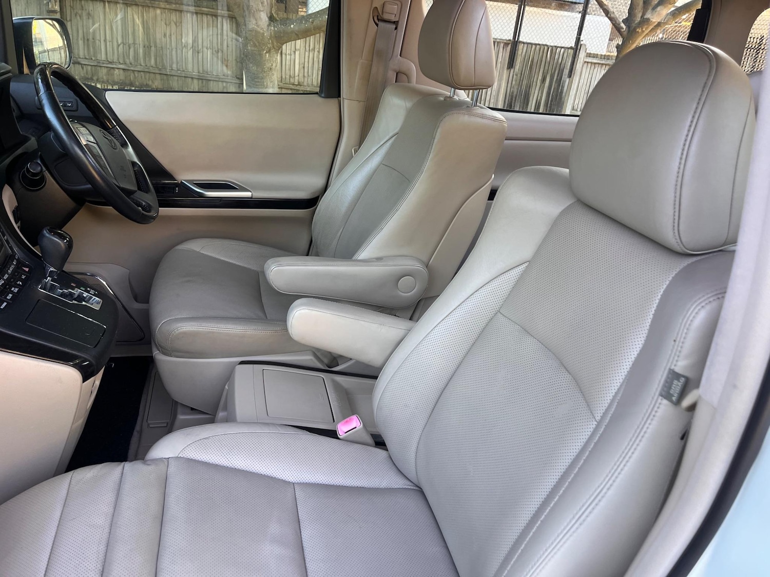 Used Toyota Alphard 2023 for sale - 76965370: Photo 23