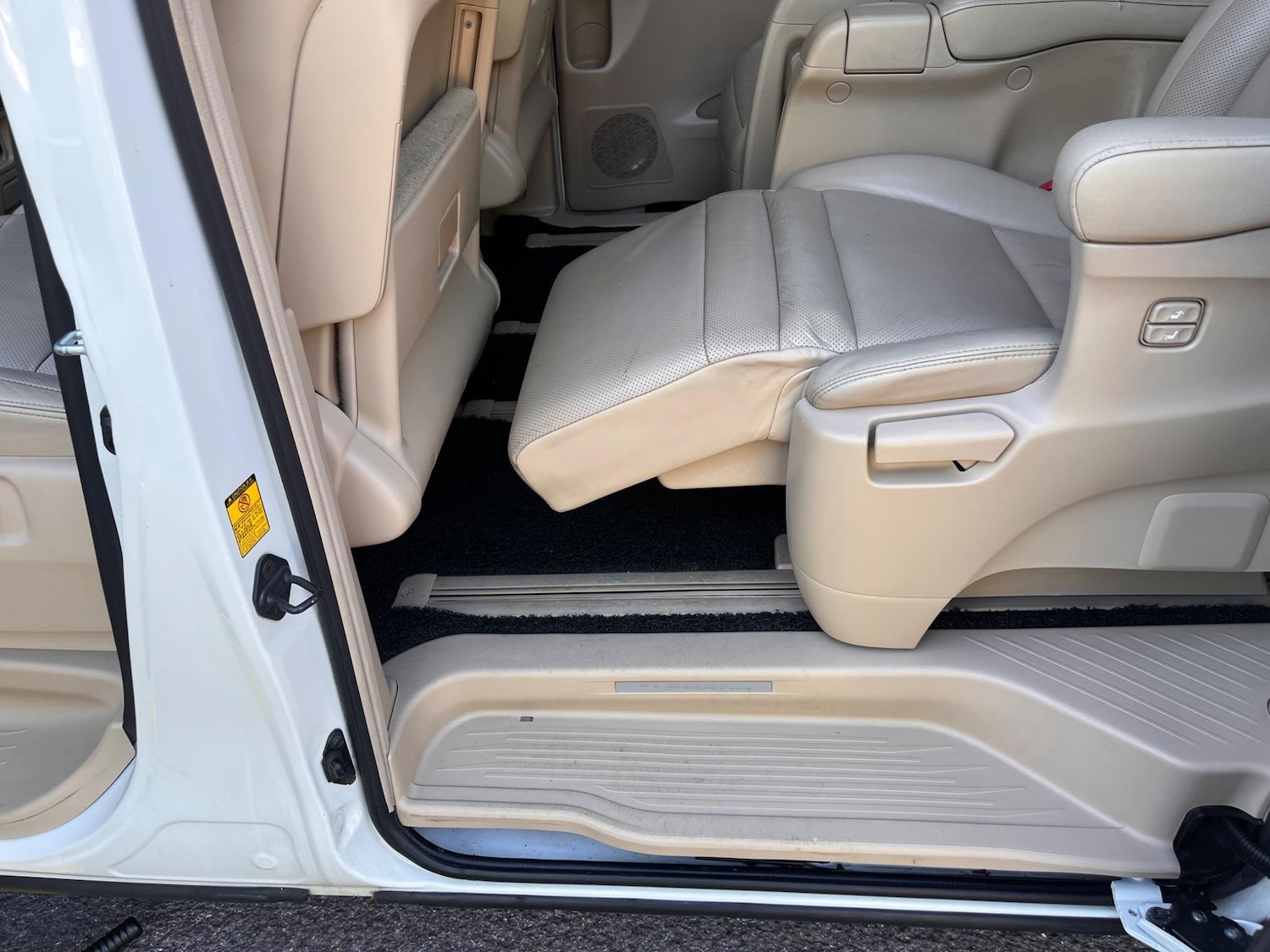 Used Toyota Alphard 2023 for sale - 76965370: Photo 24