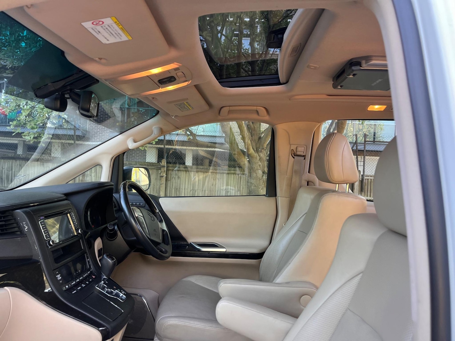 Used Toyota Alphard 2023 for sale - 76965370: Photo 25