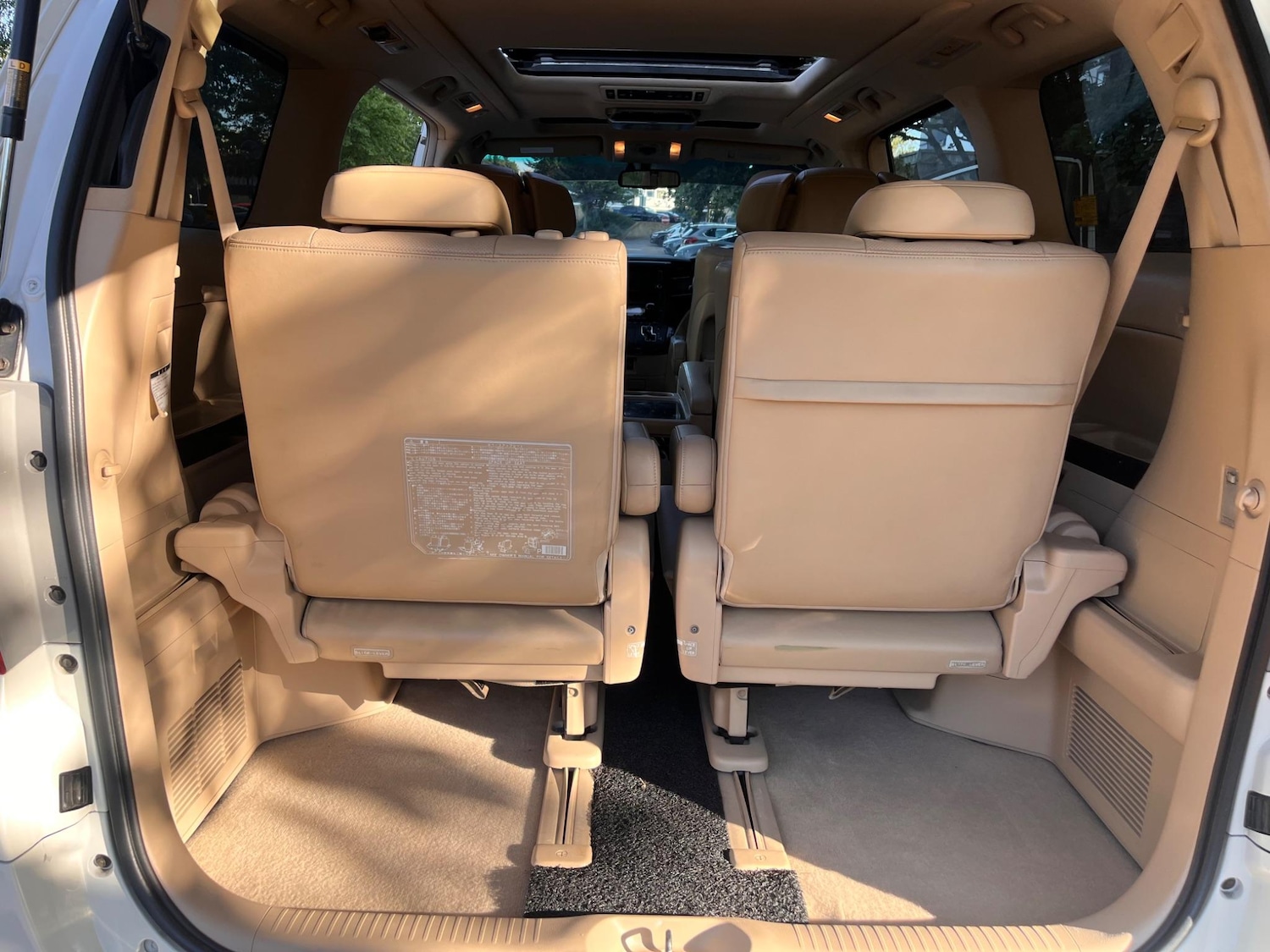 Used Toyota Alphard 2023 for sale - 76965370: Photo 29