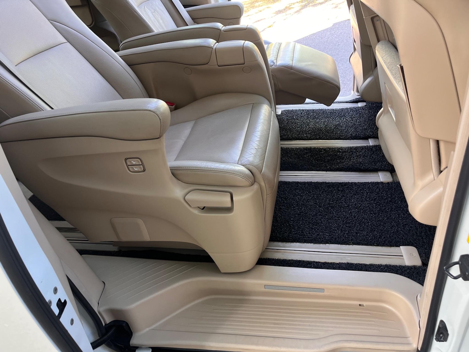 Used Toyota Alphard 2023 for sale - 76965370: Photo 7