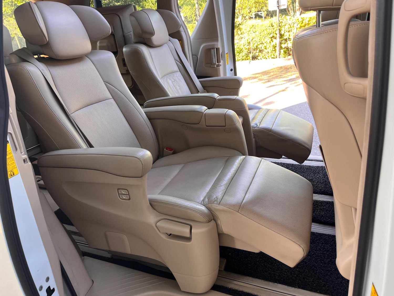 Used Toyota Alphard 2023 for sale - 76965370: Photo 8