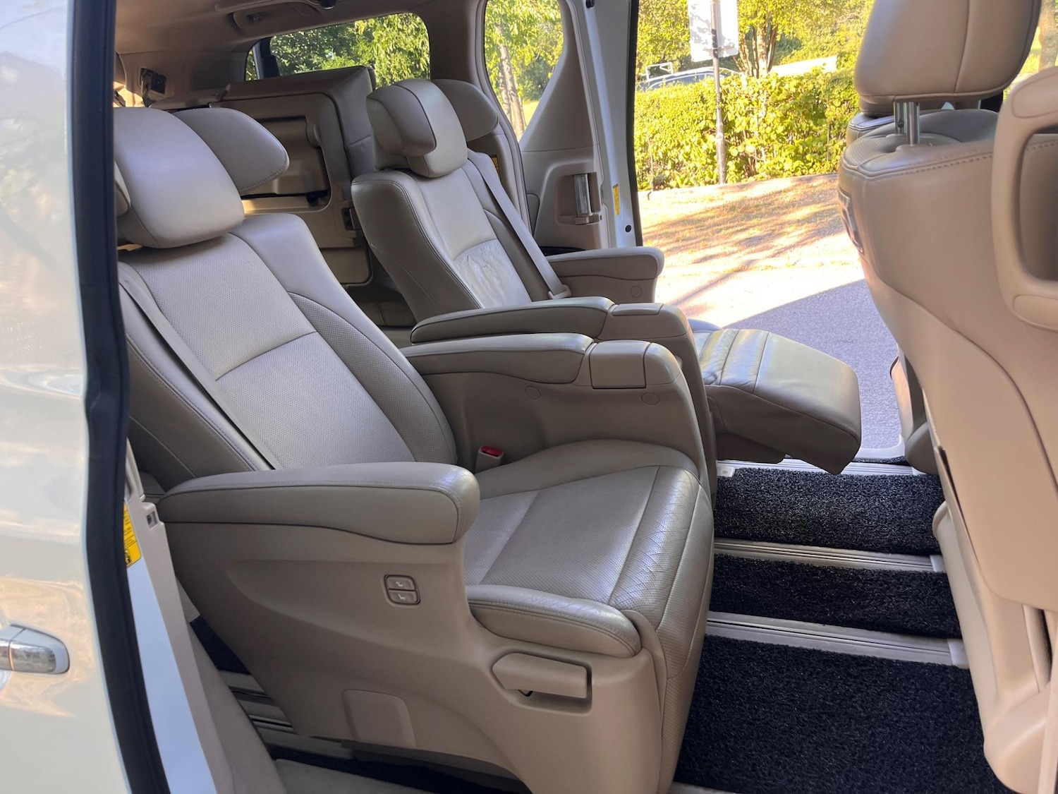 Used Toyota Alphard 2023 for sale - 76965370: Photo 9