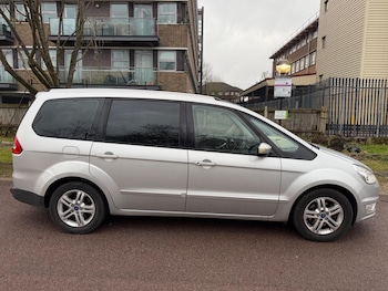 (11) - 1.6T EcoBoost Zetec Euro 5 5dr