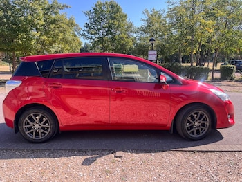 Used Toyota Verso 2015 for sale - 75687402: Photo
