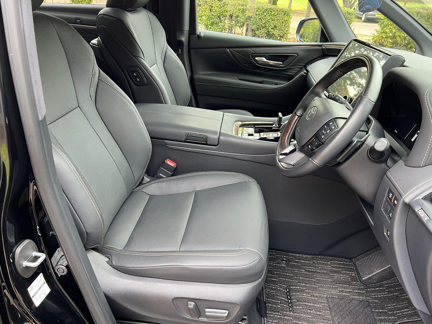 Used Toyota Alphard for sale - 76457485: Photo 13