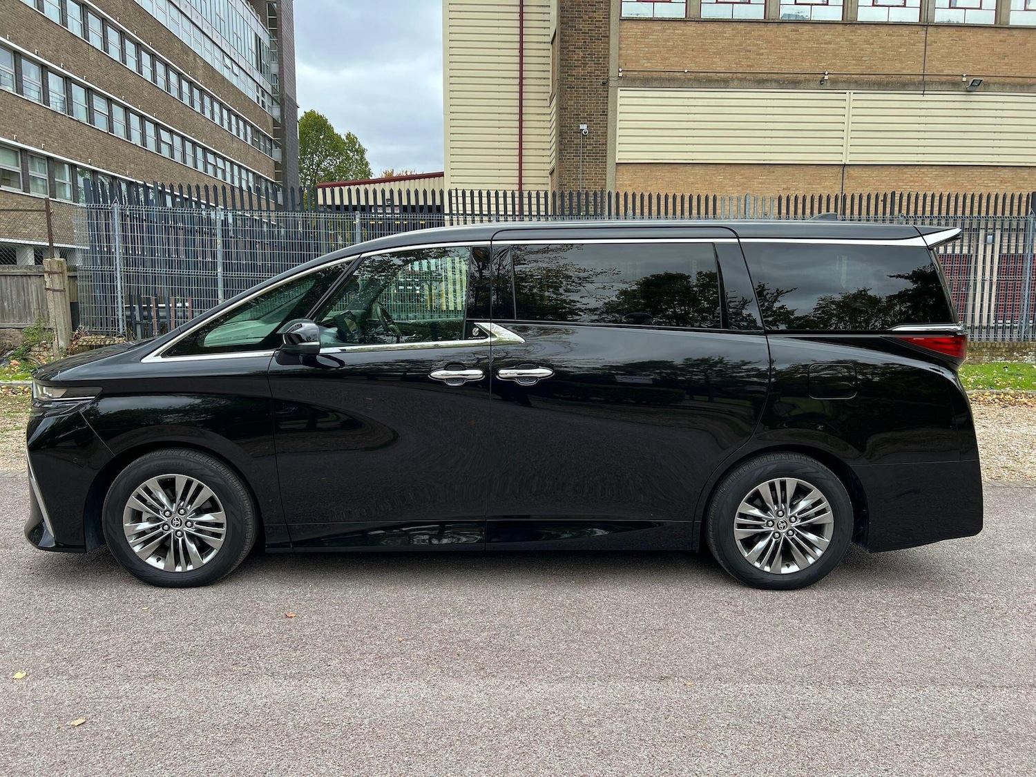 Used Toyota Alphard for sale - 76457485: Photo 15