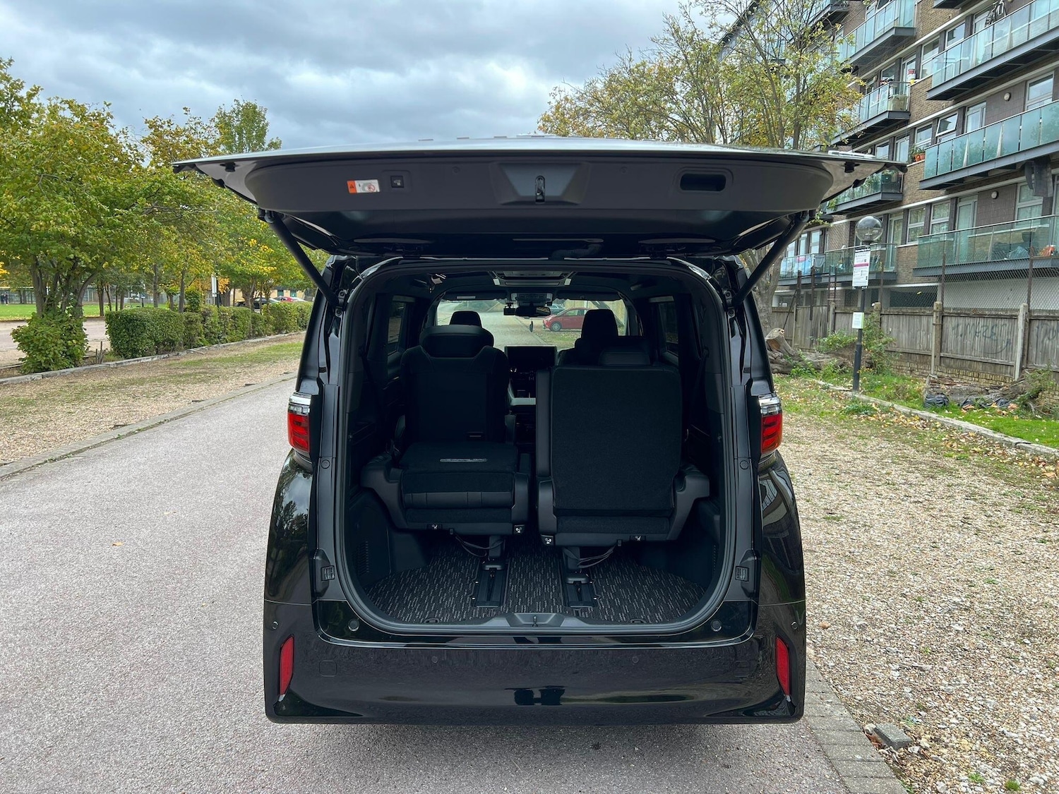 Used Toyota Alphard for sale - 76457485: Photo 18