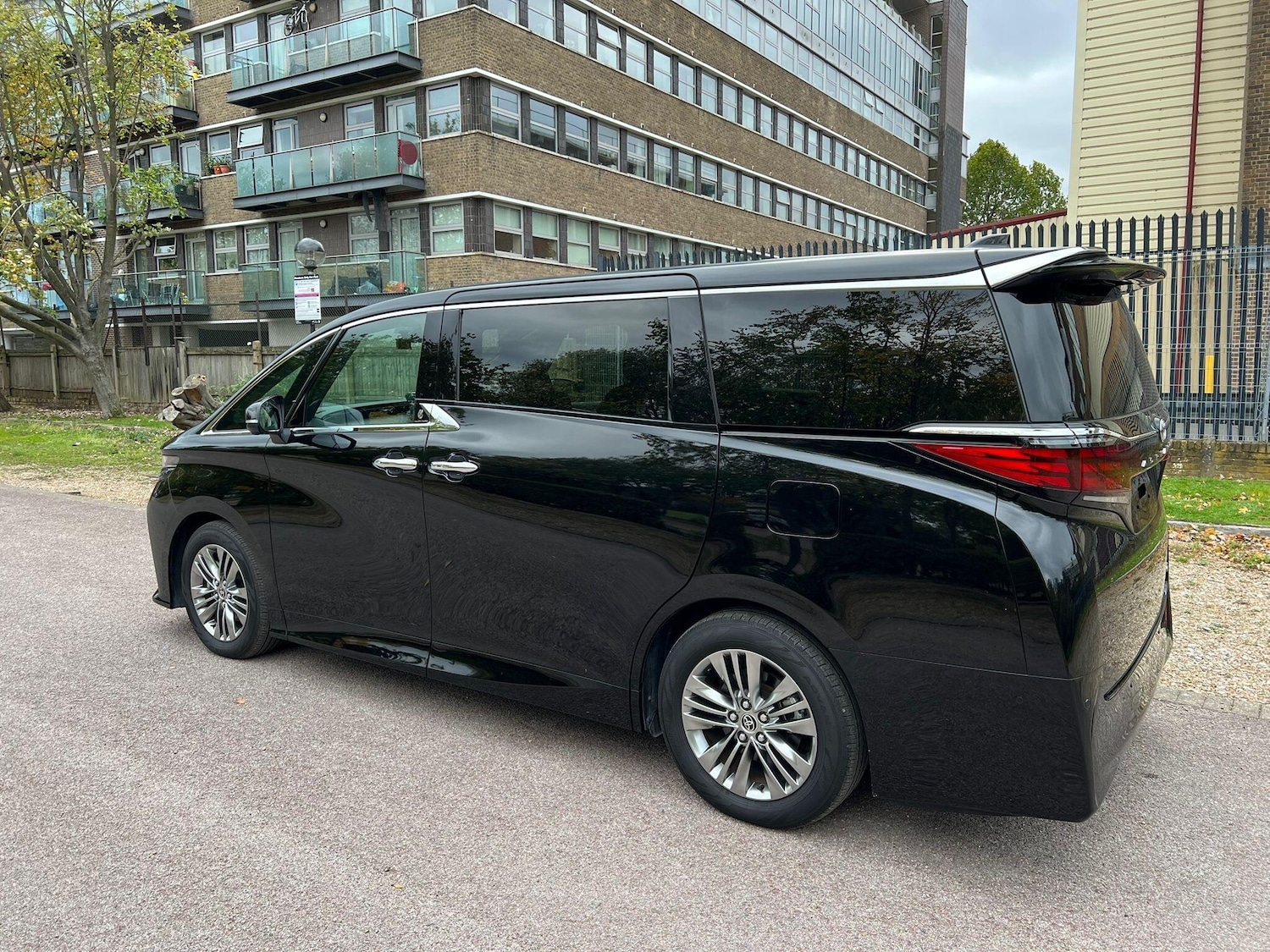 Used Toyota Alphard for sale - 76457485: Photo 23