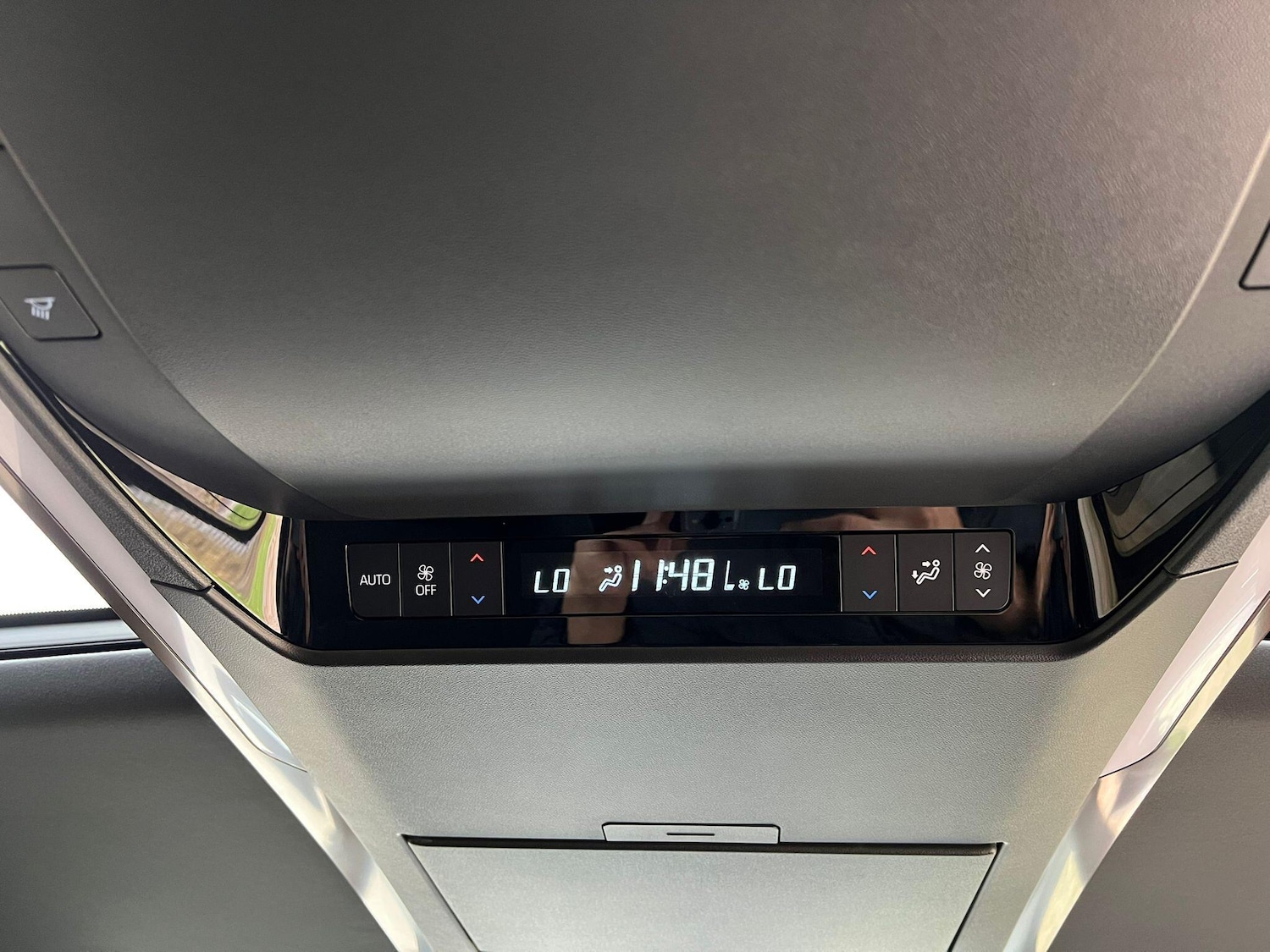 Used Toyota Alphard for sale - 76457485: Photo 29