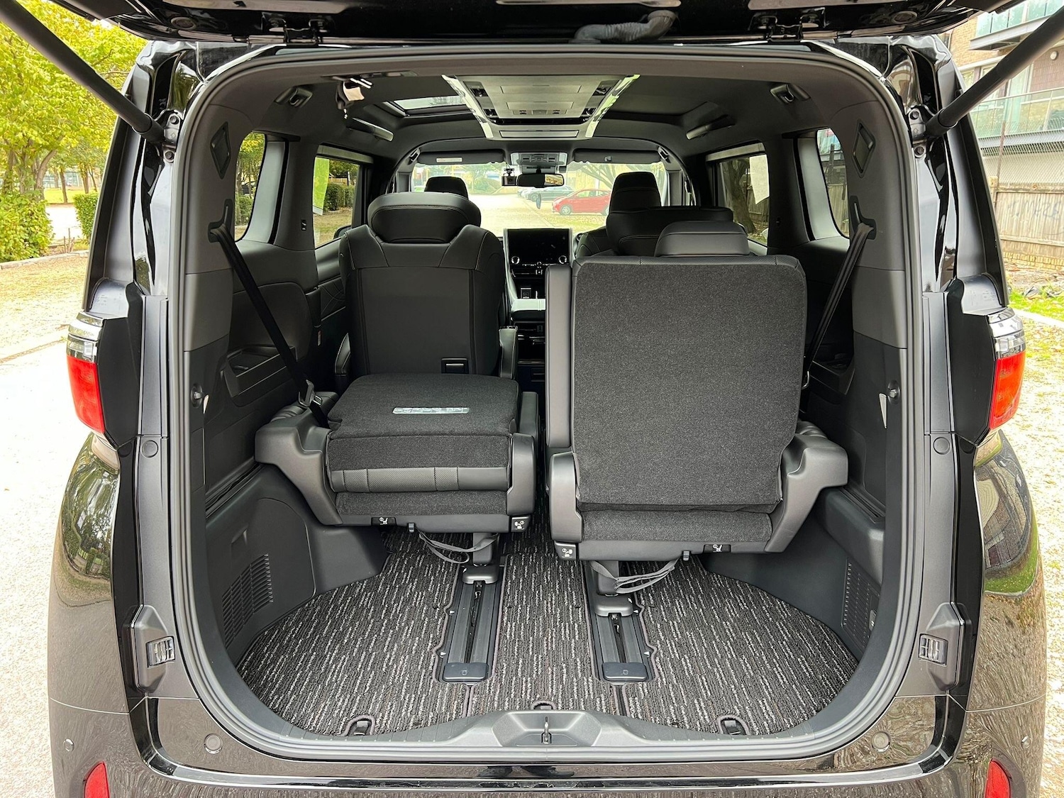 Used Toyota Alphard for sale - 76457485: Photo 32