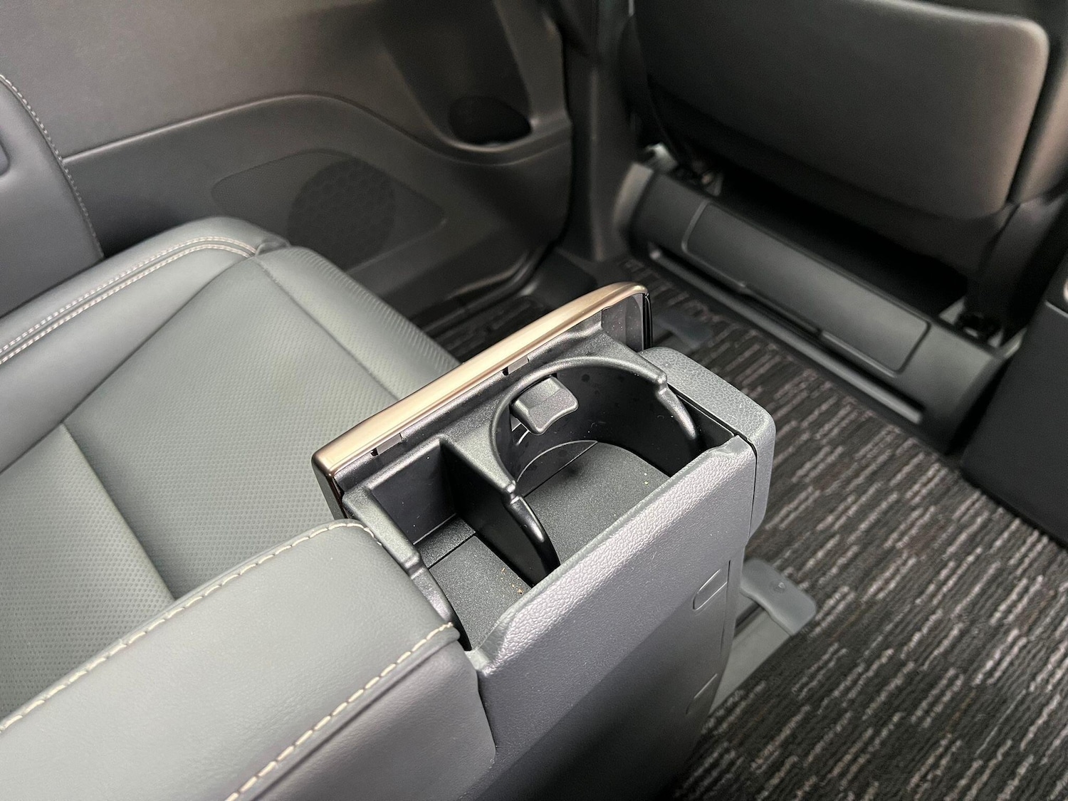 Used Toyota Alphard for sale - 76457485: Photo 33