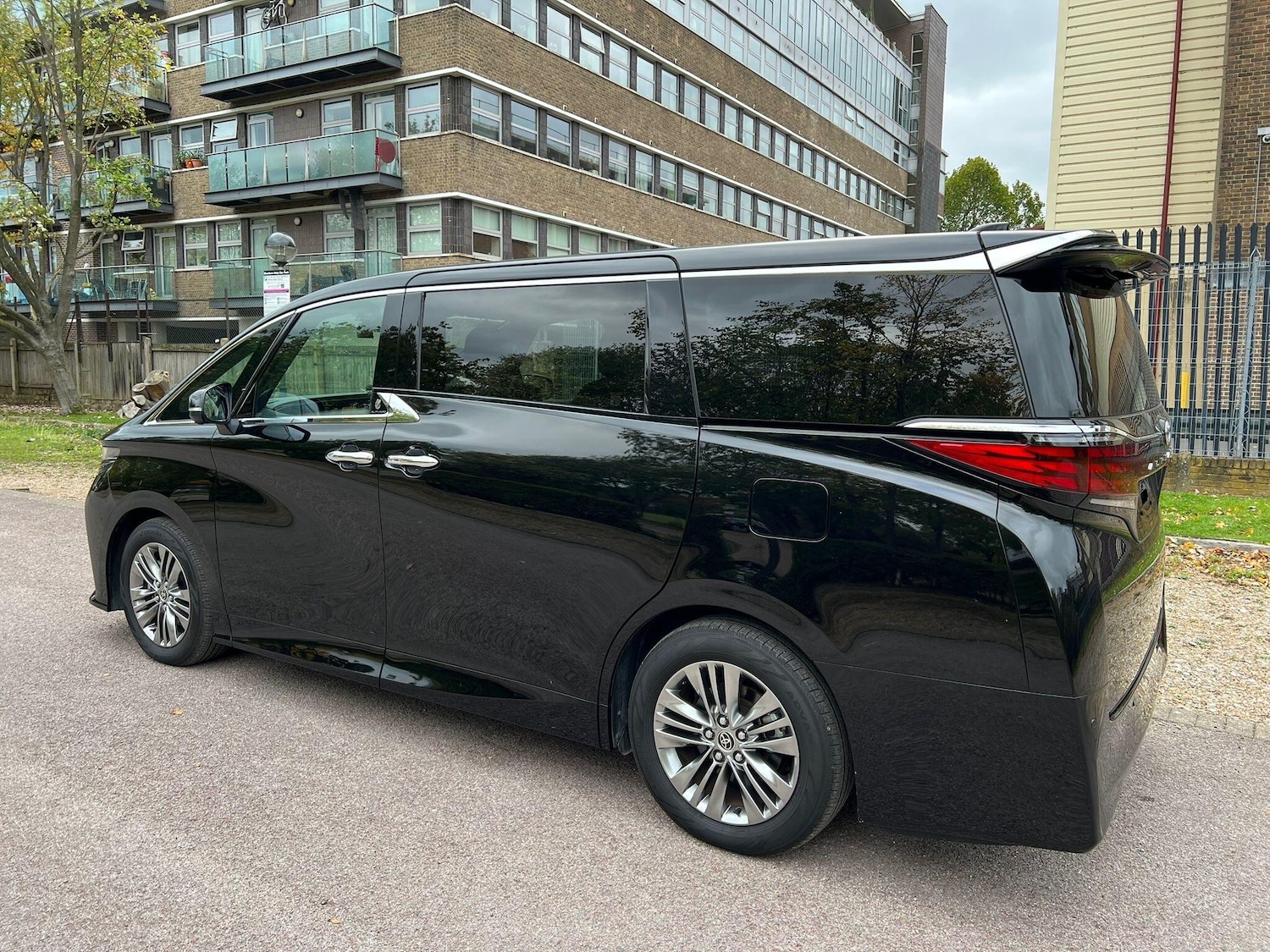 Used Toyota Alphard for sale - 76457485: Photo 35