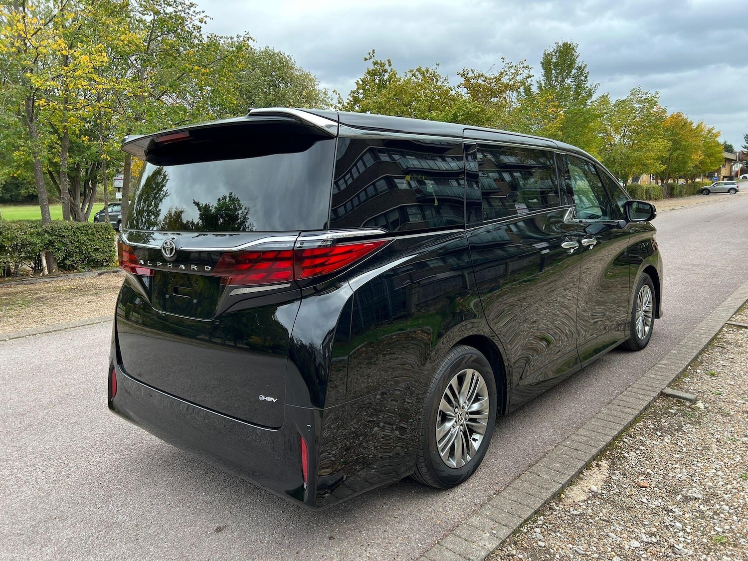 Used Toyota Alphard for sale - 76457485: Photo 4
