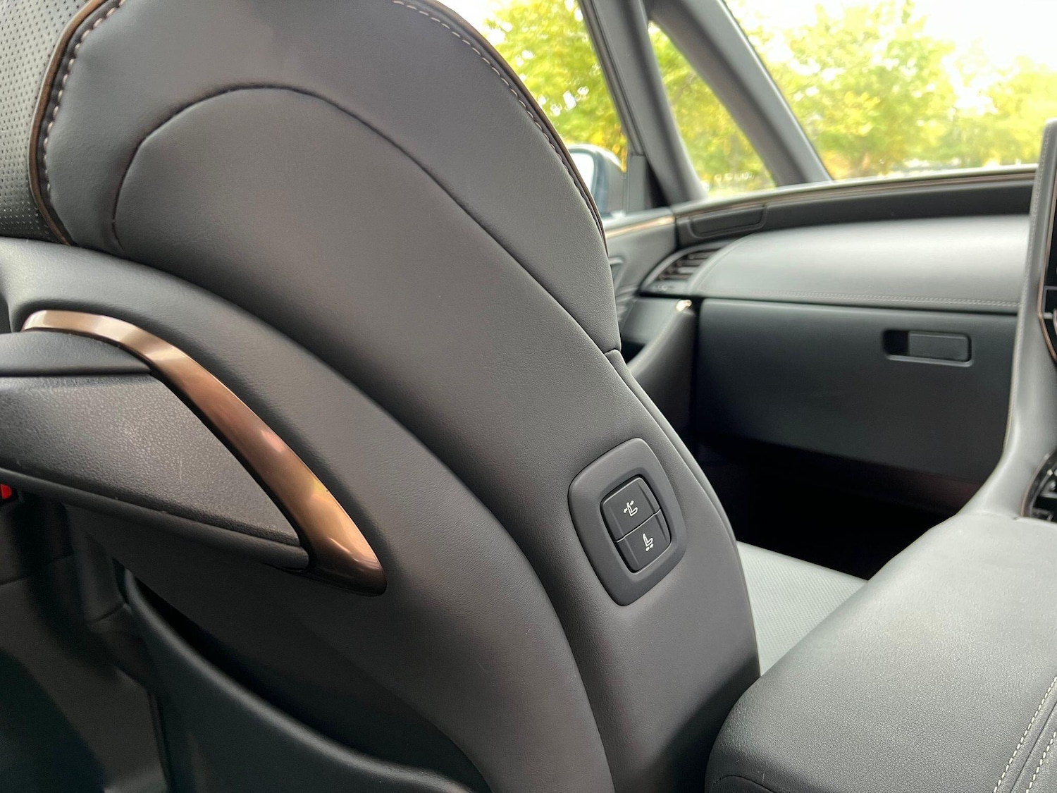 Used Toyota Alphard for sale - 76457485: Photo 44