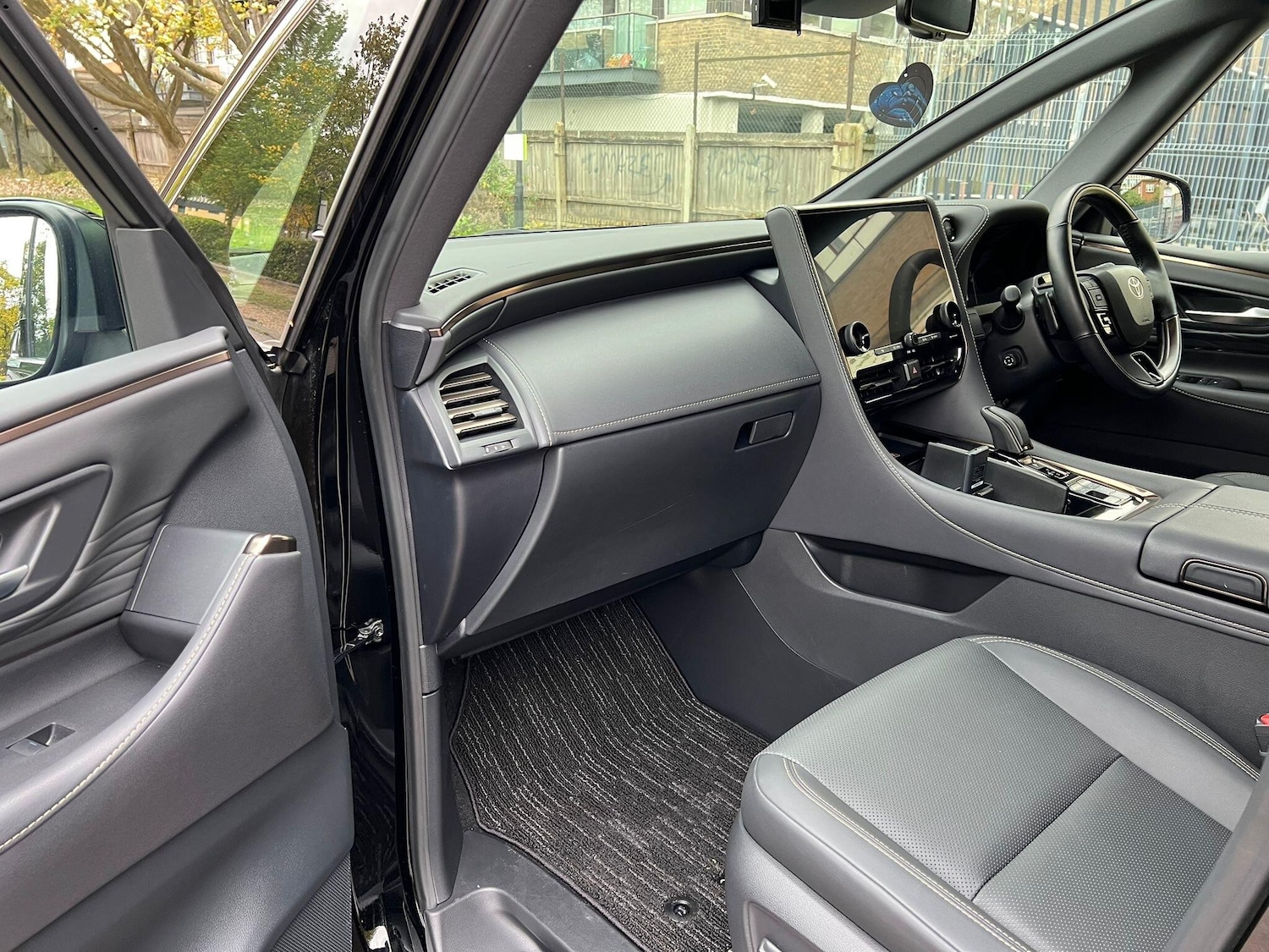 Used Toyota Alphard for sale - 76457485: Photo 46