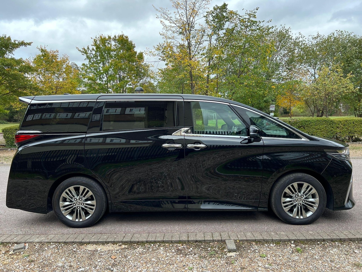 Used Toyota Alphard for sale - 76457485: Photo 5