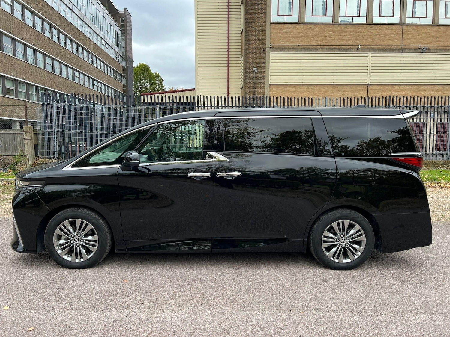 Used Toyota Alphard for sale - 76457485: Photo 6