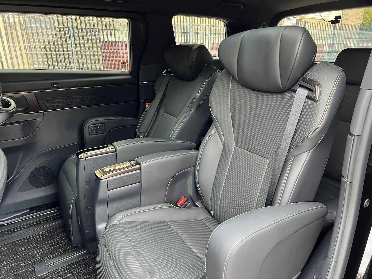 Used Toyota Alphard for sale - 76457485: Photo 7