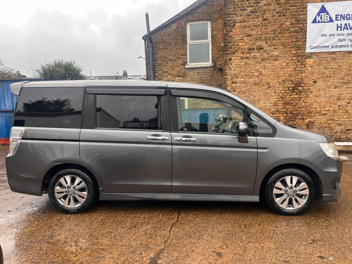 Used Honda Stepwagon for sale - 77278819: Photo 15