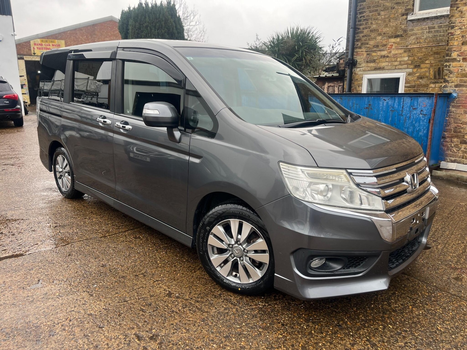 Used Honda Stepwagon for sale - 77278819: Photo 2