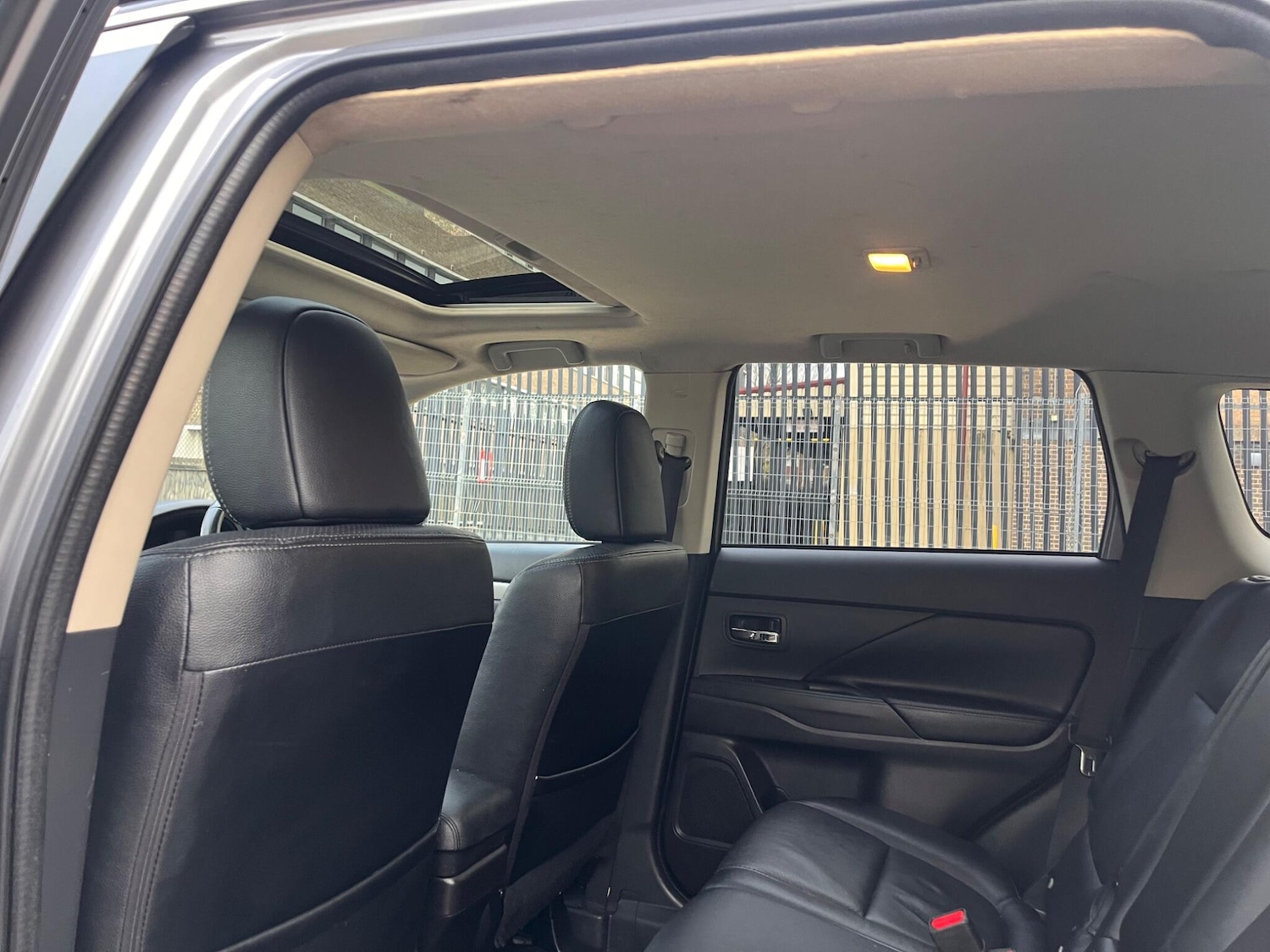 Used Mitsubishi Outlander 2015 for sale - 77084367: Photo 28