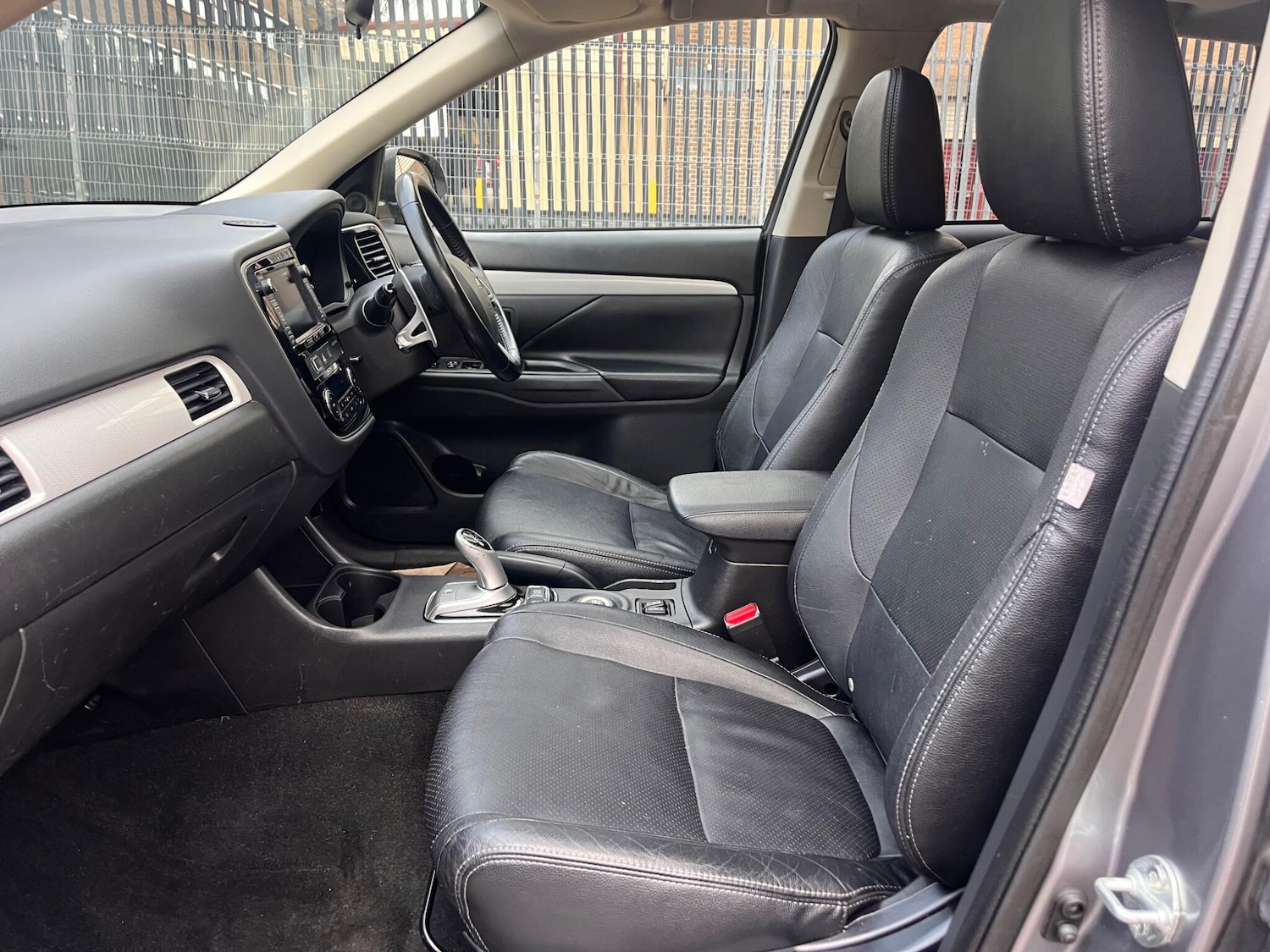 Used Mitsubishi Outlander 2015 for sale - 77084367: Photo 29