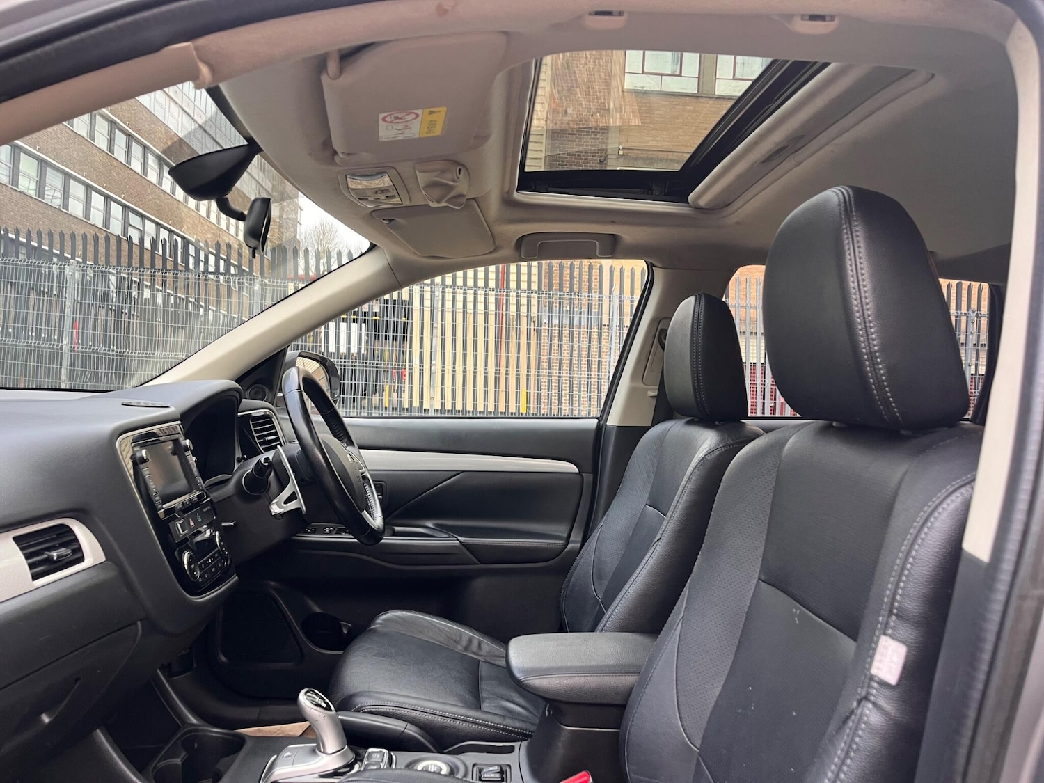 Used Mitsubishi Outlander 2015 for sale - 77084367: Photo 8