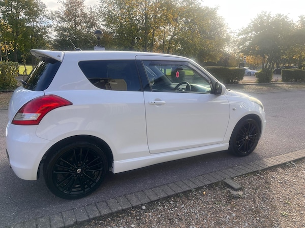 Used Suzuki Swift 2015 for sale - 76189377: Photo 15