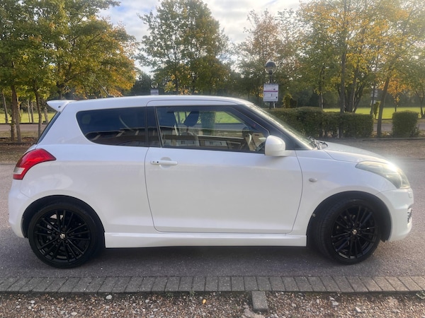 Used Suzuki Swift 2015 for sale - 76189377: Photo 1