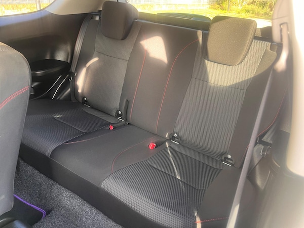 Used Suzuki Swift 2015 for sale - 76189377: Photo 5